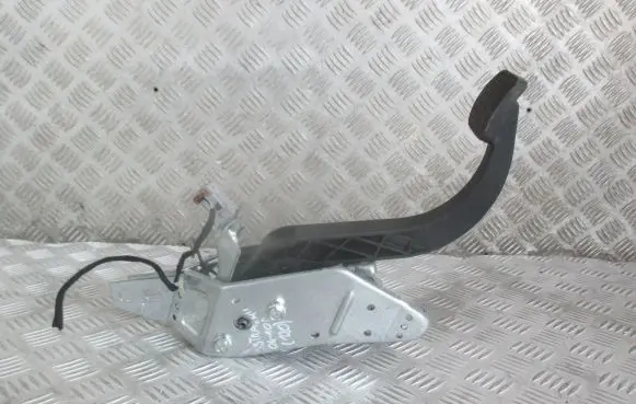 Opel Astra H Brake pedal
