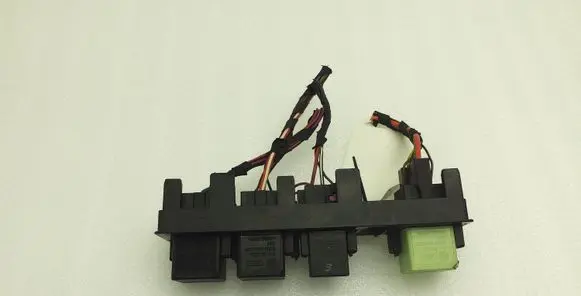 Volkswagen PASSAT B7 Fuse module 7N0937503A 4H0951253A