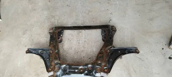 Nissan Leaf I (ZE0) Front subframe