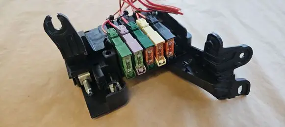 Mercedes-Benz GL X166 Fuse module A1665402150 1665402150
