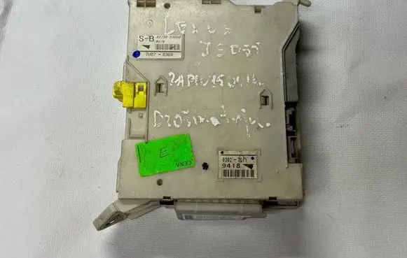 Lexus IS 220D-250-350 Fuse box set 8273053050 03027G11