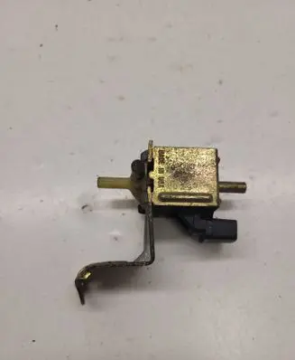 Audi A6 S6 C4 4A Vacuum valve 437906283A