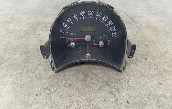 Volkswagen New Beetle Speedometer (instrument cluster) 