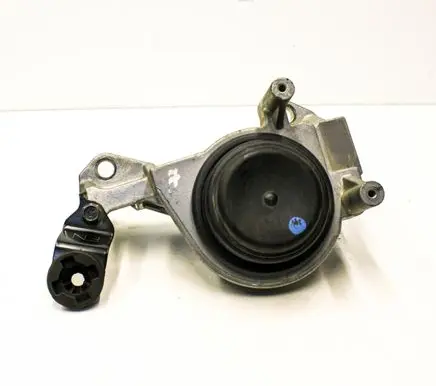 Nissan X-Trail T32 Engine mount bracket