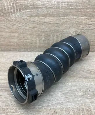 BMW 7 G11 G12 Intercooler hose/pipe 8571024 11279410