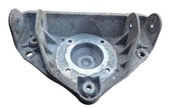 Volkswagen Touareg I Coil spring mount 7L0412391