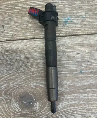 BMW 7 G11 G12 Fuel injector 8571565