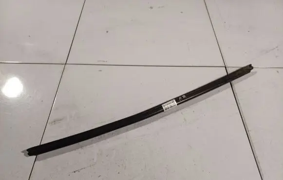 Volvo S70 V70 V70 XC Front door glass trim molding 