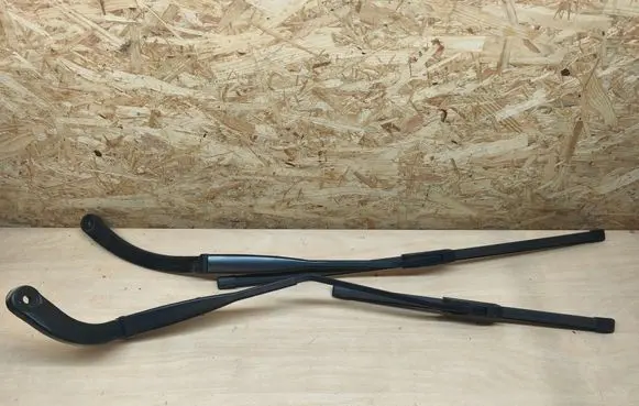 Headlight wiper blade set