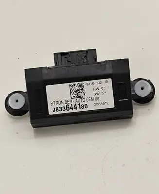 Peugeot 5008 II Door control unit/module 9833644180