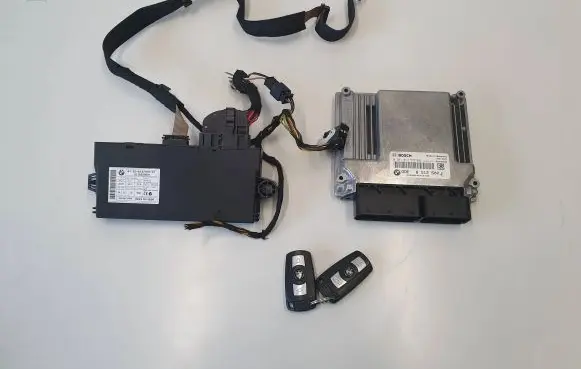 BMW 1 E82 E88 Engine ECU kit and lock set 9237047 2110325091 5WK49515EBR