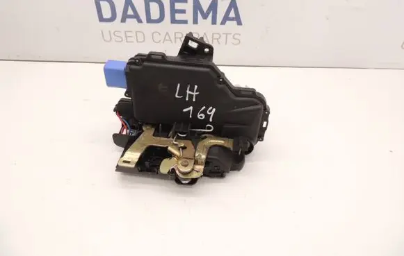 Volkswagen Polo Front door lock 3B1837015AM D164
