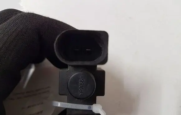 Audi Q5 SQ5 8R Turbo solenoid valve 037906283C