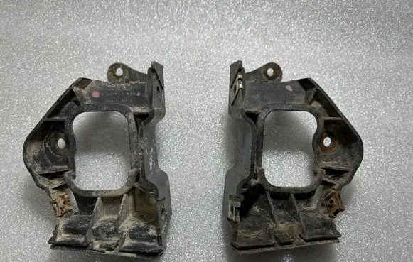Audi A6 S6 C5 4B Front bumper mounting bracket 4B0853922B 4B0853921B