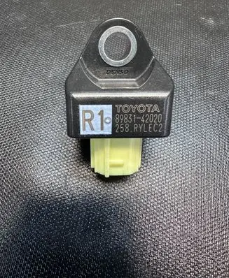 Toyota Hilux VIII Airbag deployment crash/impact sensor 8983142020 258RYLEC2