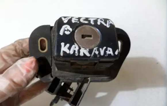 Loading door lock