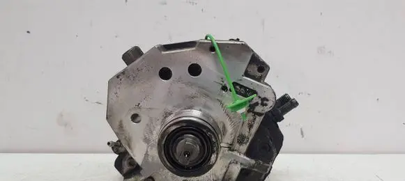 Volvo XC90 Fuel injection high pressure pump 8689590
