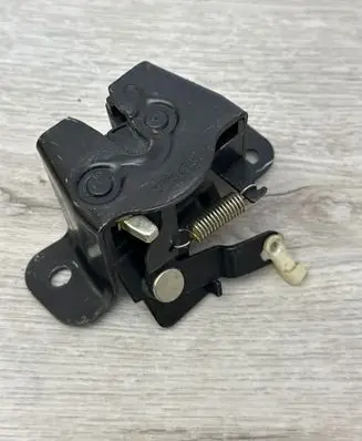 Hyundai Tucson JM Tailgate window lock/catch/latch 
