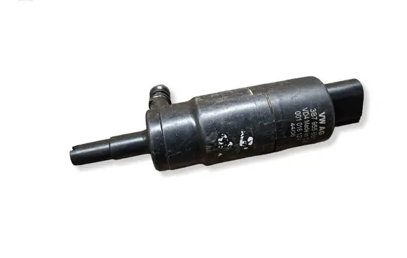 Volkswagen PASSAT B6 Headlight washer pump 3B7955681