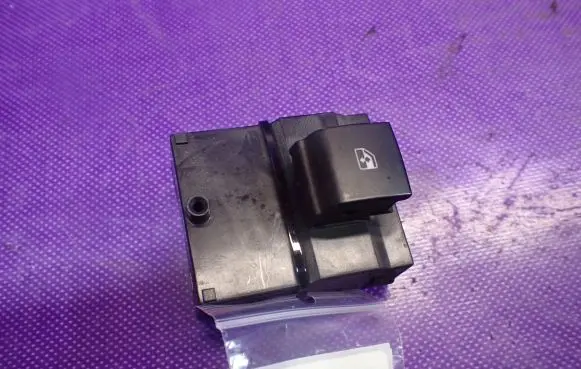 Opel Sintra Quarter vent window switch 13360339