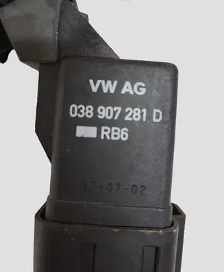 Volkswagen Golf V Glow plug pre-heat relay 038907281D 0281003038