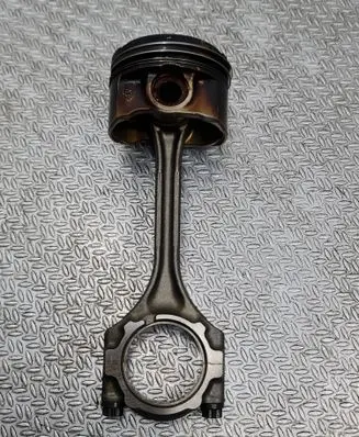 Toyota Auris E180 Piston with connecting rod 
