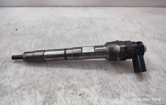 Audi A4 S4 B9 Fuel injector 0445110554