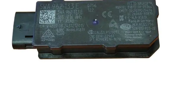 Volkswagen Tiguan Antenna control unit 5WA962133E