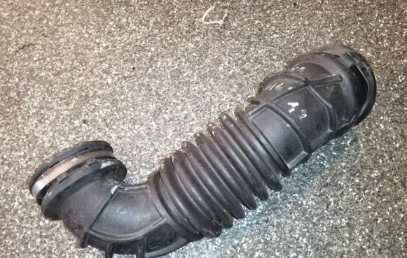 Buick Encore I Air intake hose/pipe 95374554