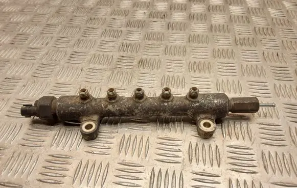 Toyota Avensis T250 Fuel main line pipe 8945871010
