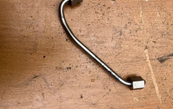 BMW 1 E82 E88 Fuel injector supply line/pipe 13534549607 7552284