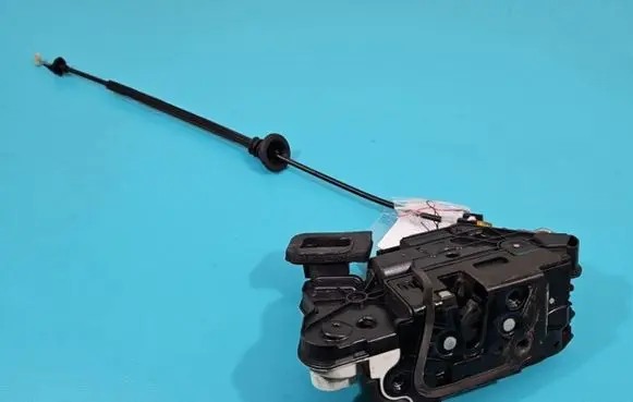 Seat Alhambra (Mk2) Front door lock 5K1837015E IMPRK1392847