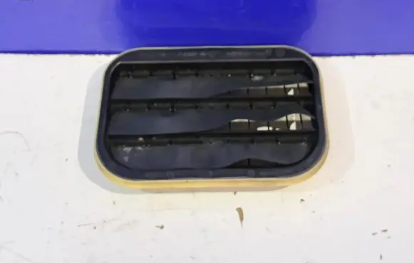 Volvo V70 Quarter panel pressure vent 31250723