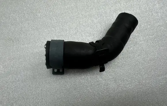 Audi A4 S4 B9 Engine coolant pipe/hose 8W0819376E 8W0819376