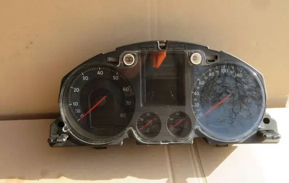 Volkswagen PASSAT B6 Speedometer (instrument cluster) 3C0920860M