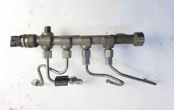 Opel Astra J Fuel main line pipe 0445214221 55576177