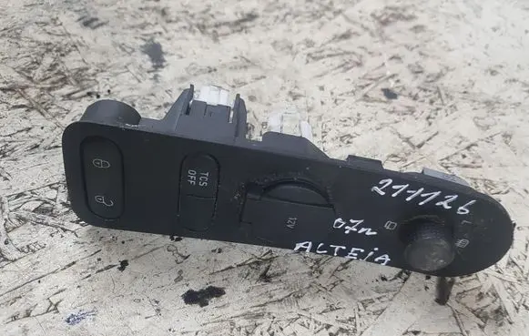 Seat Altea XL A set of switches 