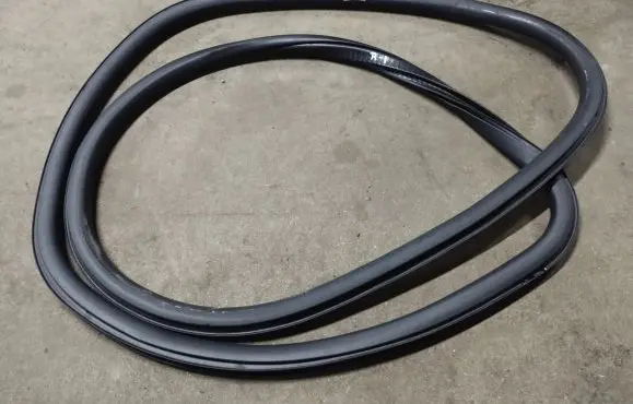 Jeep Renegade Front door rubber seal