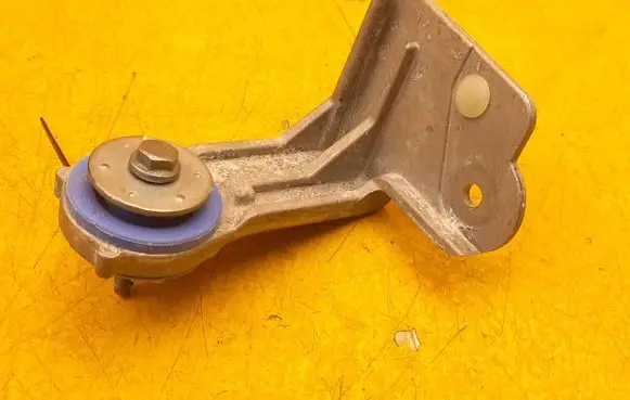 Citroen C5 Aircross Intercooler pipe mounting bracket 9803778980