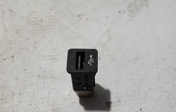 BMW 5 F10 F11 AUX in-socket connector 9167196