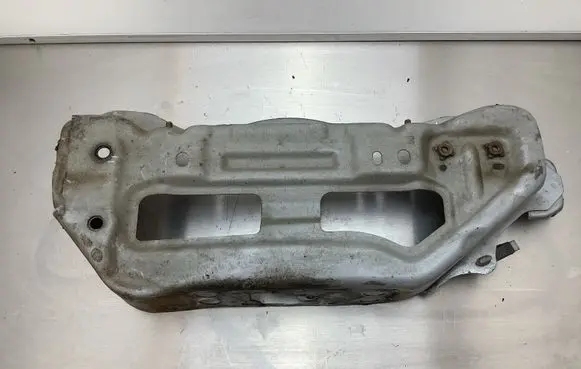 Toyota Yaris Headlight/headlamp mounting bracket 