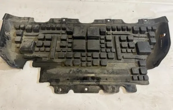 Jeep Grand Cherokee Engine splash shield/under tray 68037063