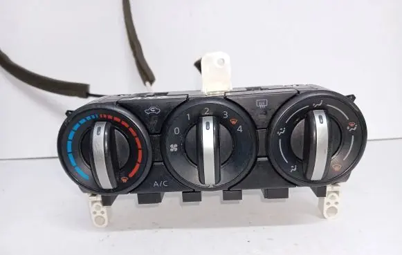 Nissan Qashqai+2 Climate control unit