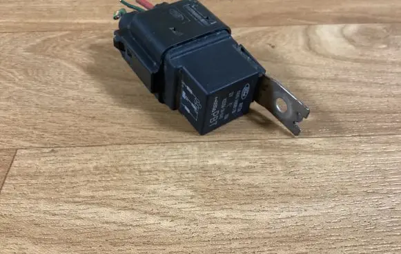 Ford Mondeo Mk III Glow plug pre-heat relay 94VG14N089F1B V23136J4X43 440135A