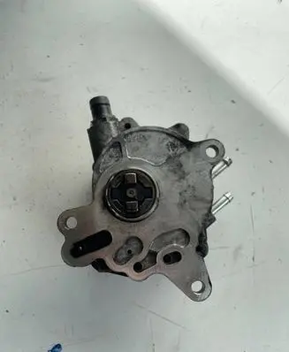 Volkswagen Jetta V Vacuum pump 03G145209