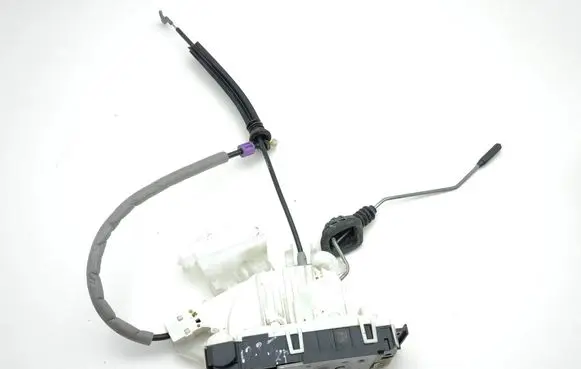 Mercedes-Benz CLS C218 X218 Front door lock A2047203735 ZGS002 64411011