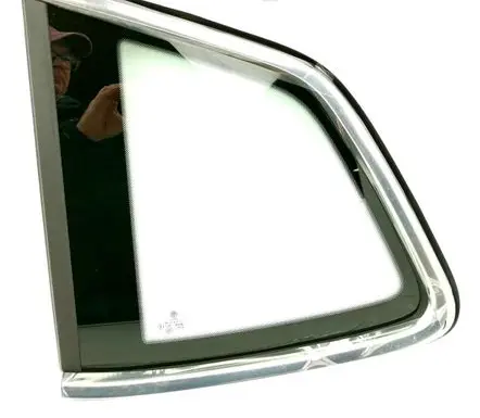 Volkswagen Tiguan Rear side window 5NN845041D