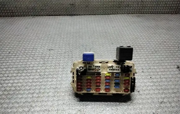 Nissan X-Trail T30 Fuse module