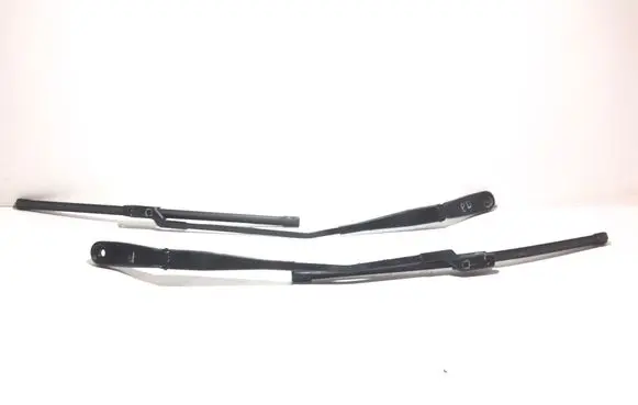 Front wiper blade arm
