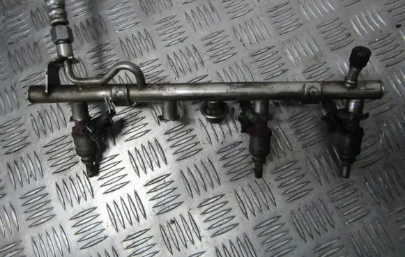 Mercedes-Benz C W203 Fuel main line pipe A2710780023